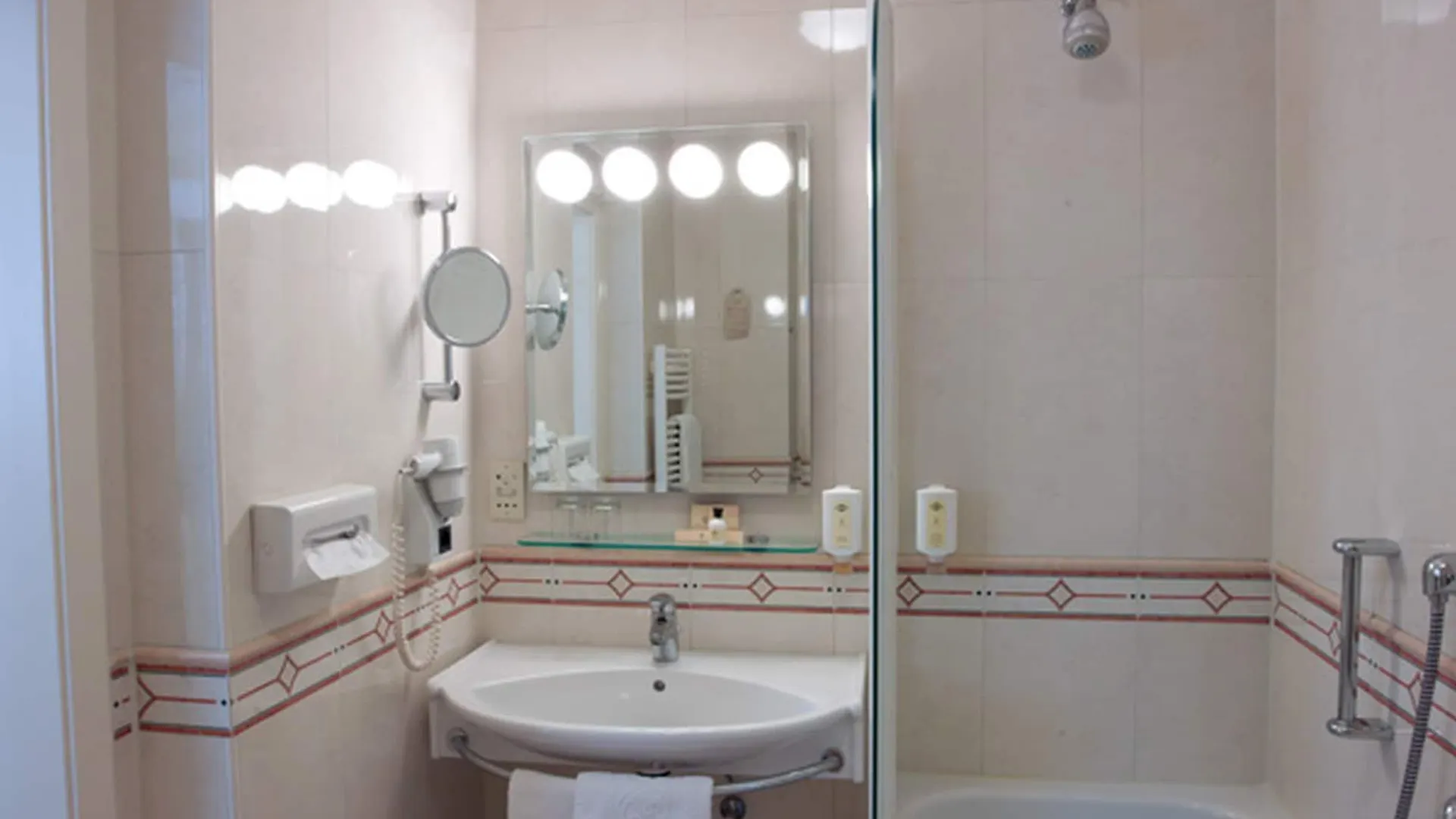 Hotel Kaiserin Elisabeth Vienna 4*,  Austria