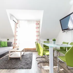 Karmeliter Flat | Contactless Check-in Daire
